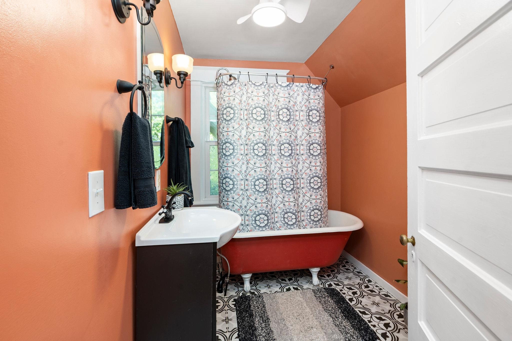 718 ALLEGHANY AVE, STAUNTON, Virginia 24401, 3 Bedrooms Bedrooms, ,2 BathroomsBathrooms,Residential,718 ALLEGHANY AVE,675962 MLS # 675962