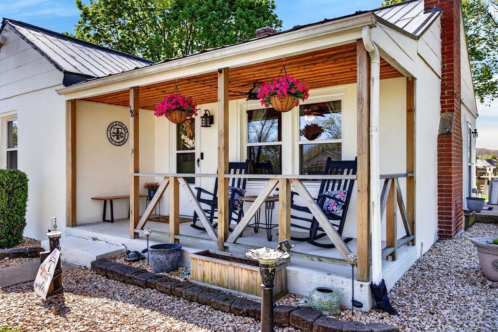 18 BARTLEY ST, STAUNTON, Virginia 24401, 2 Bedrooms Bedrooms, ,1 BathroomBathrooms,Residential,18 BARTLEY ST,675987 MLS # 675987