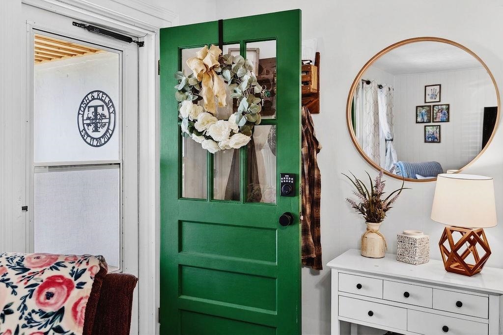 18 BARTLEY ST, STAUNTON, Virginia 24401, 2 Bedrooms Bedrooms, ,1 BathroomBathrooms,Residential,18 BARTLEY ST,675987 MLS # 675987