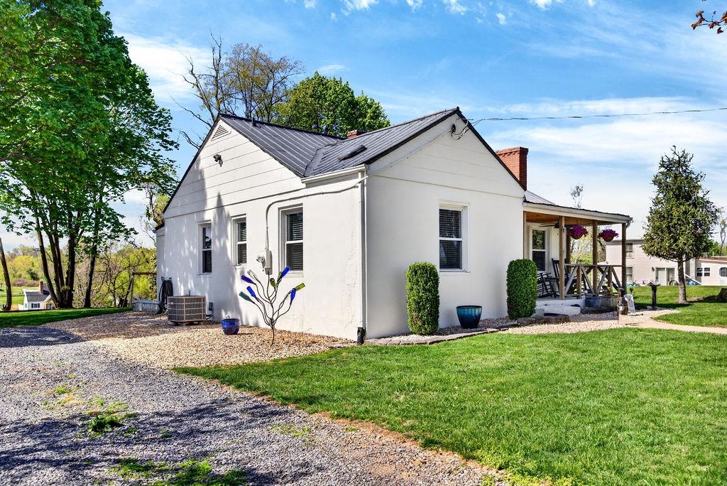 18 BARTLEY ST, STAUNTON, Virginia 24401, 2 Bedrooms Bedrooms, ,1 BathroomBathrooms,Residential,18 BARTLEY ST,675987 MLS # 675987