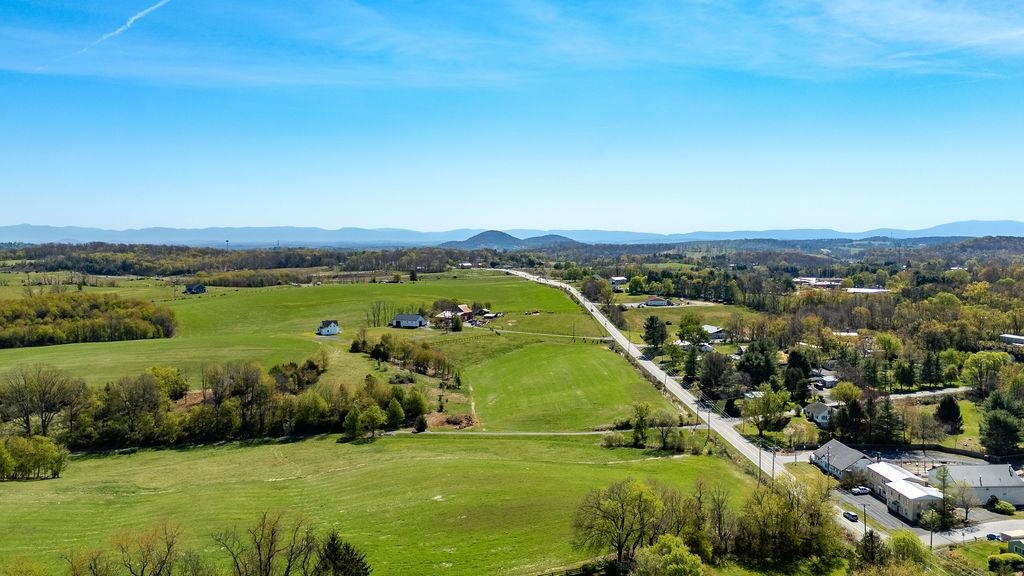 18 BARTLEY ST, STAUNTON, Virginia 24401, 2 Bedrooms Bedrooms, ,1 BathroomBathrooms,Residential,18 BARTLEY ST,675987 MLS # 675987