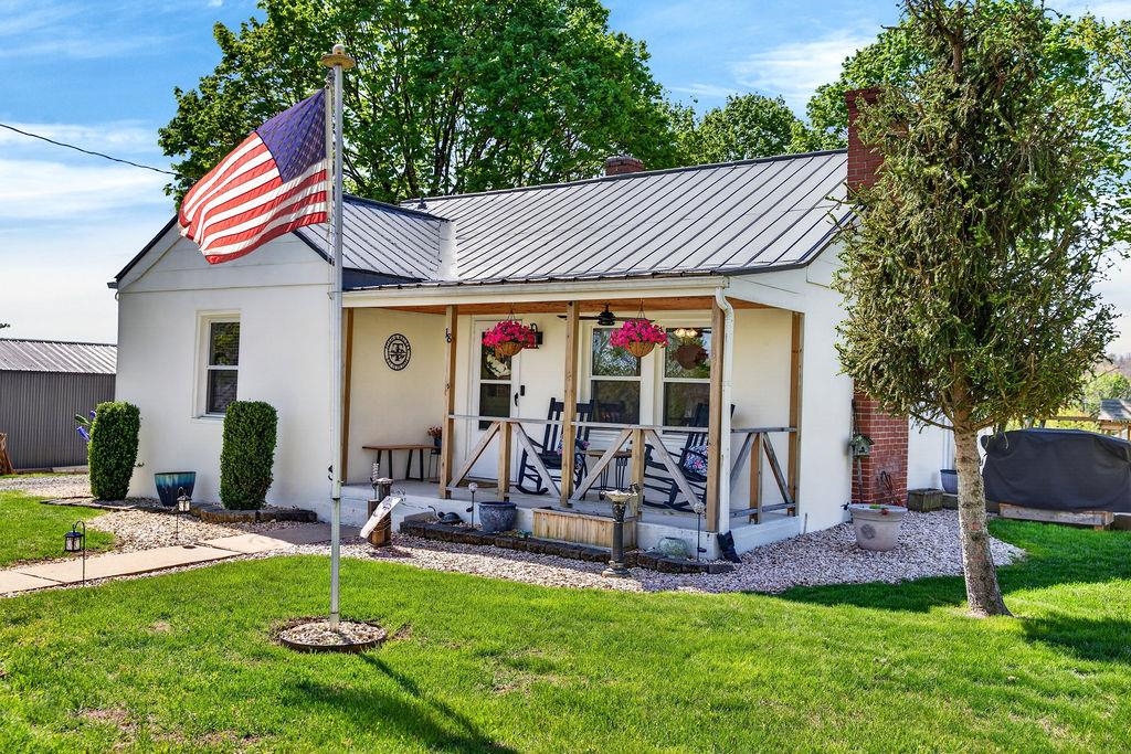 18 BARTLEY ST, STAUNTON, Virginia 24401, 2 Bedrooms Bedrooms, ,1 BathroomBathrooms,Residential,18 BARTLEY ST,675987 MLS # 675987