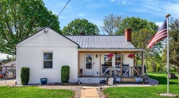 18 BARTLEY ST, STAUNTON, Virginia 24401, 2 Bedrooms Bedrooms, ,1 BathroomBathrooms,Residential,18 BARTLEY ST,675987 MLS # 675987