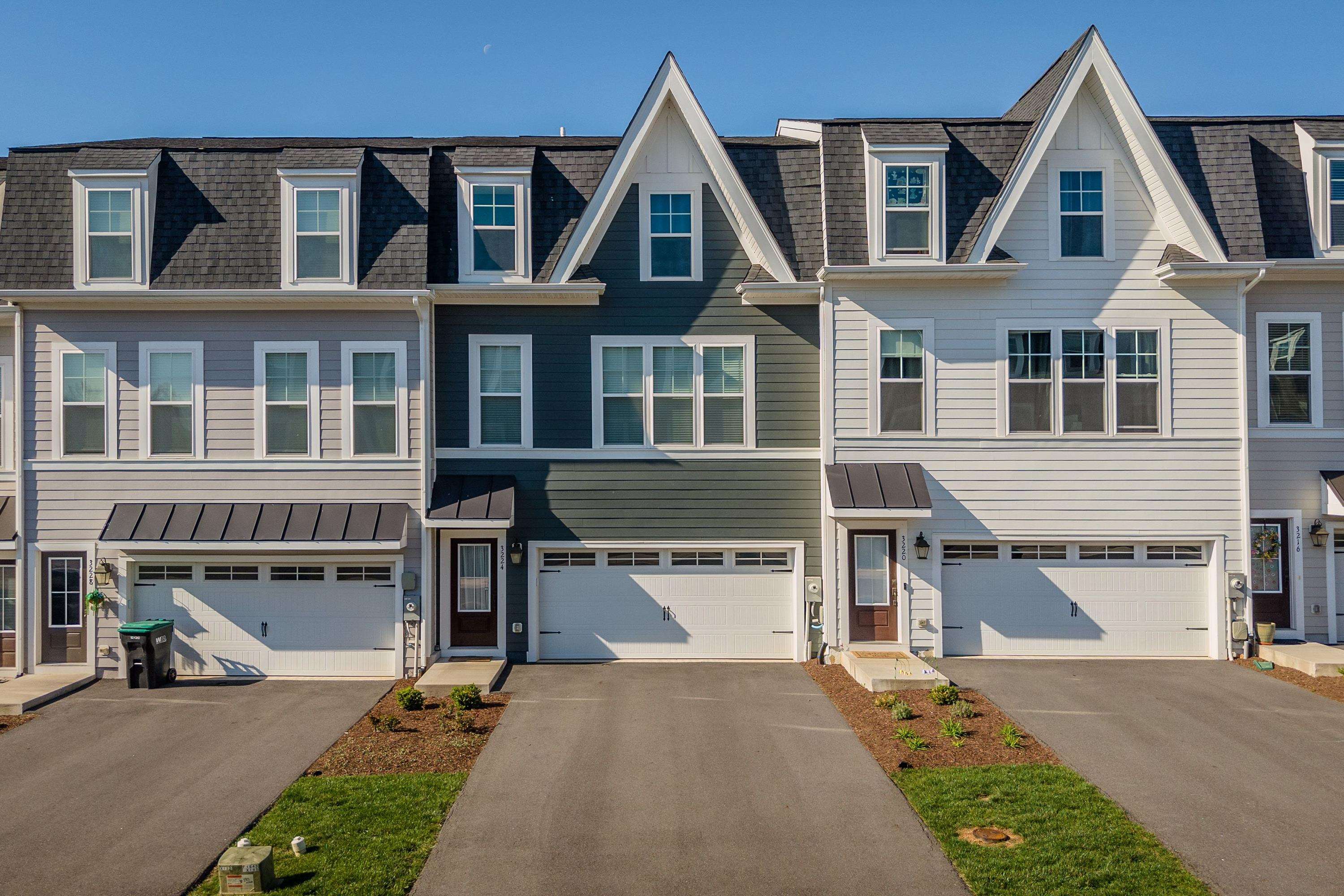 3224 MARION SQ, ROCKINGHAM, Virginia 22801, 3 Bedrooms Bedrooms, ,2 BathroomsBathrooms,Residential,3224 MARION SQ,675966 MLS # 675966