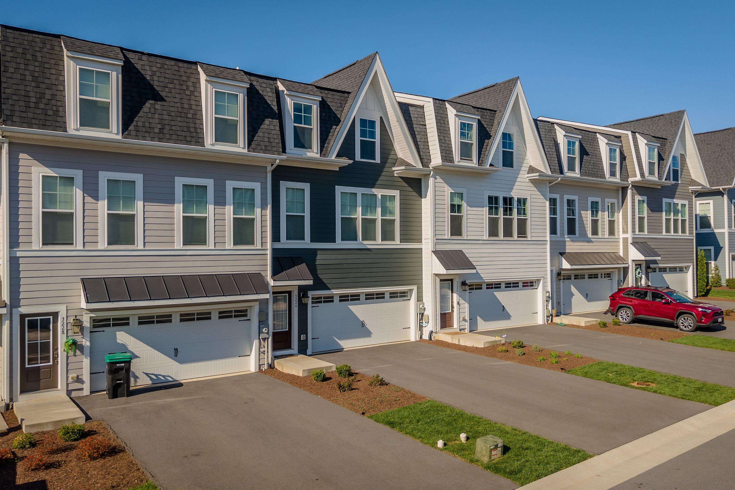 3224 MARION SQ, ROCKINGHAM, Virginia 22801, 3 Bedrooms Bedrooms, ,2 BathroomsBathrooms,Residential,3224 MARION SQ,675966 MLS # 675966