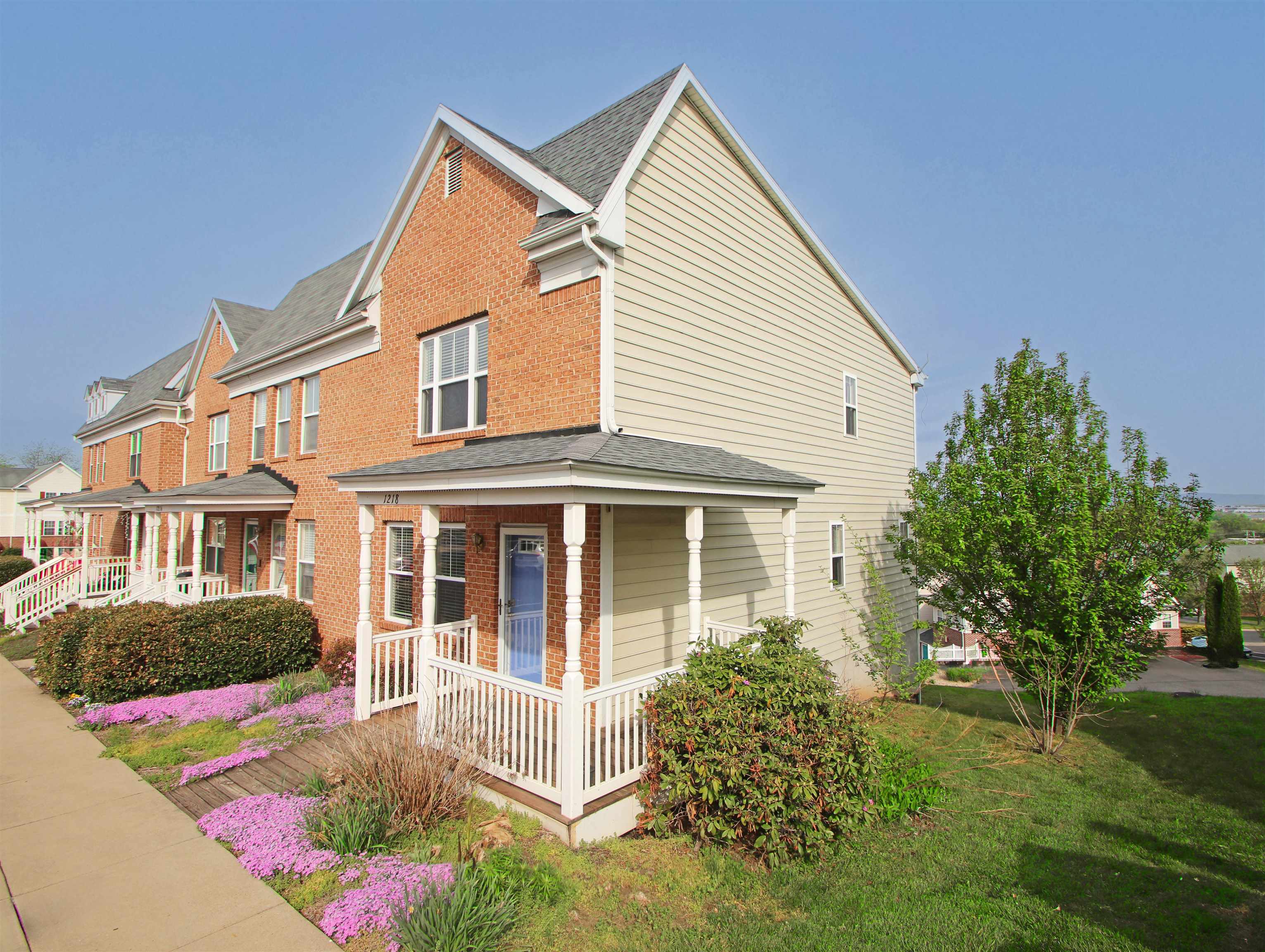 1218 OLD RICHMOND CIR, HARRISONBURG, Virginia 22802, 2 Bedrooms Bedrooms, ,3 BathroomsBathrooms,Residential,1218 OLD RICHMOND CIR,675967 MLS # 675967