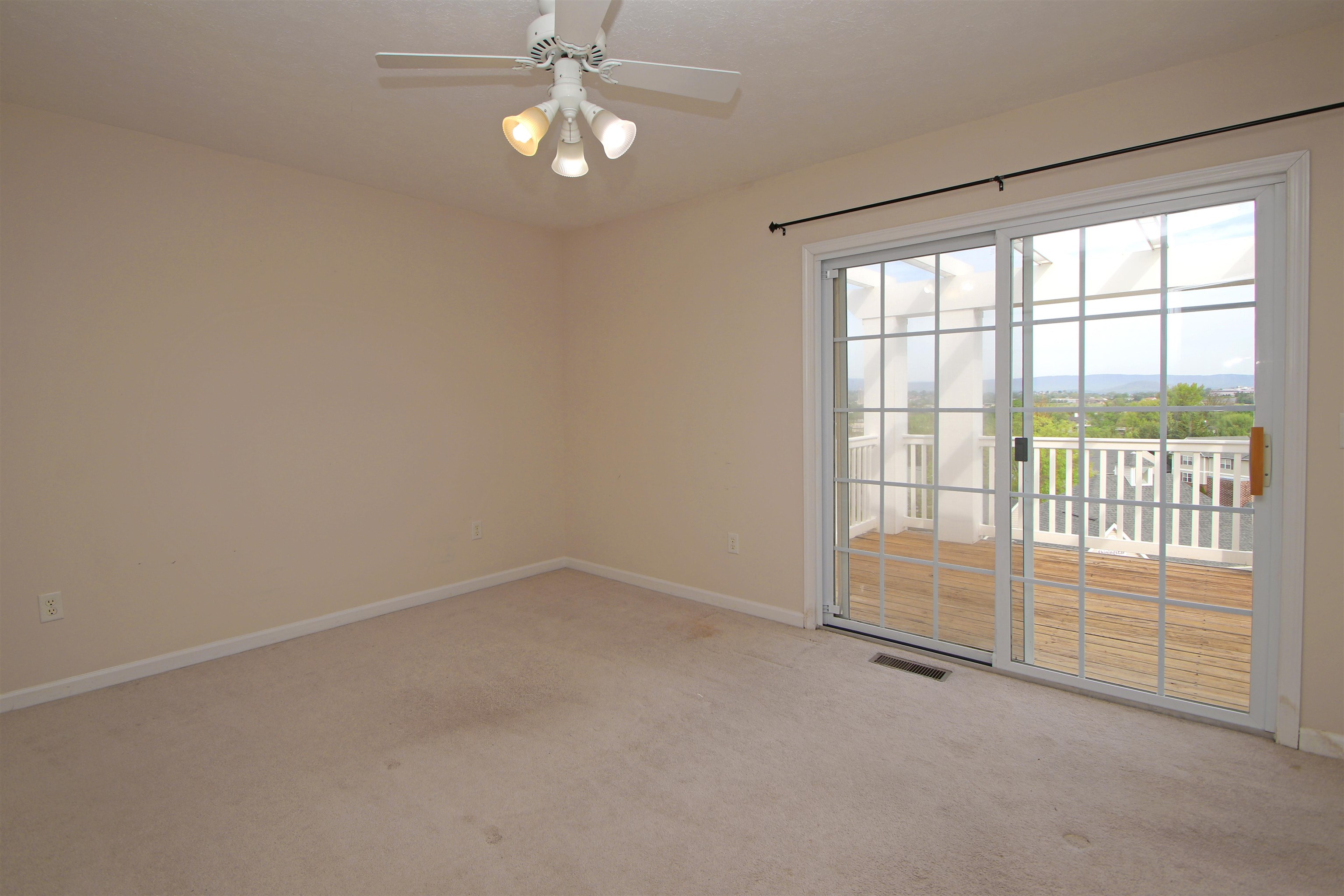 1218 OLD RICHMOND CIR, HARRISONBURG, Virginia 22802, 2 Bedrooms Bedrooms, ,3 BathroomsBathrooms,Residential,1218 OLD RICHMOND CIR,675967 MLS # 675967