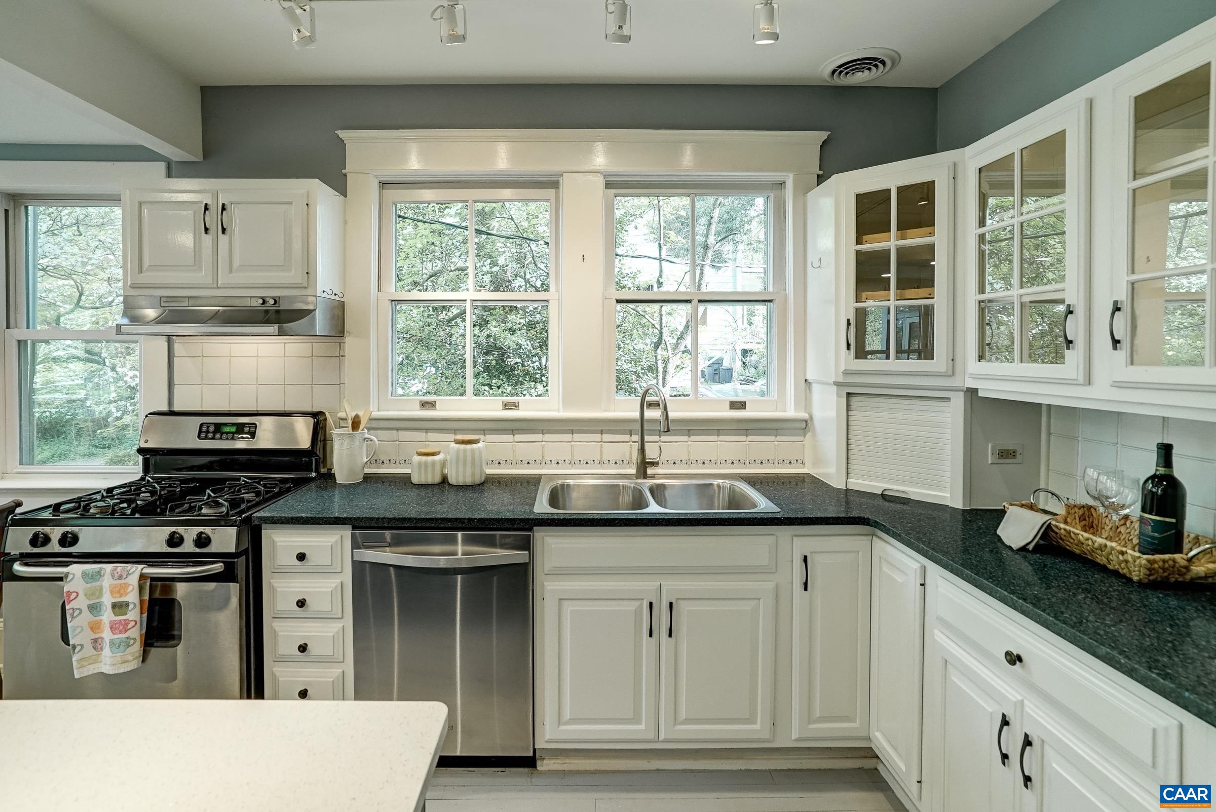 2425 JEFFERSON PARK AVE, CHARLOTTESVILLE, Virginia 22903, 7 Bedrooms Bedrooms, ,3 BathroomsBathrooms,Residential,2425 JEFFERSON PARK AVE,675969 MLS # 675969