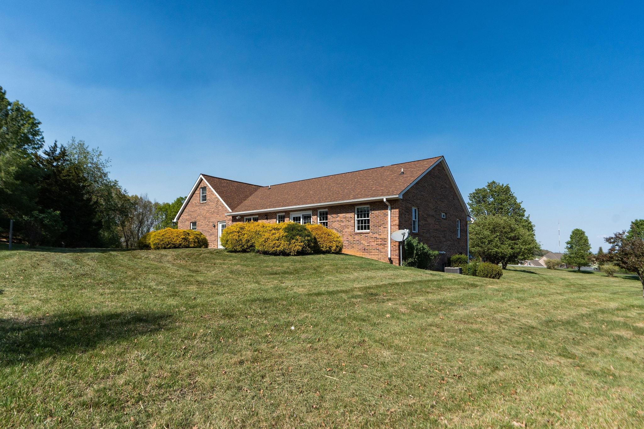 92 FIELDHAVEN DR, STAUNTON, Virginia 24401, 3 Bedrooms Bedrooms, ,3 BathroomsBathrooms,Residential,92 FIELDHAVEN DR,675972 MLS # 675972