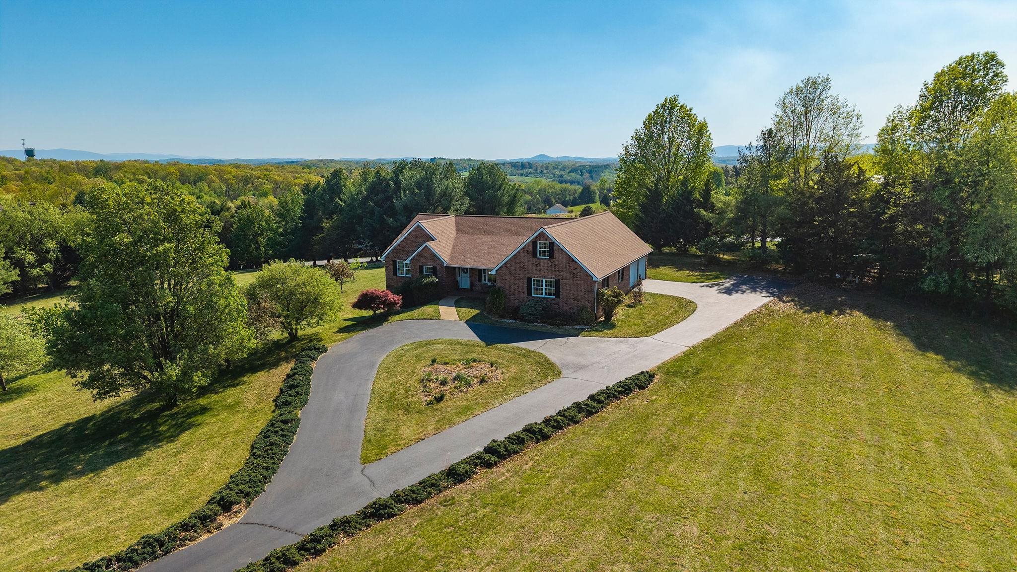 92 FIELDHAVEN DR, STAUNTON, Virginia 24401, 3 Bedrooms Bedrooms, ,3 BathroomsBathrooms,Residential,92 FIELDHAVEN DR,675972 MLS # 675972