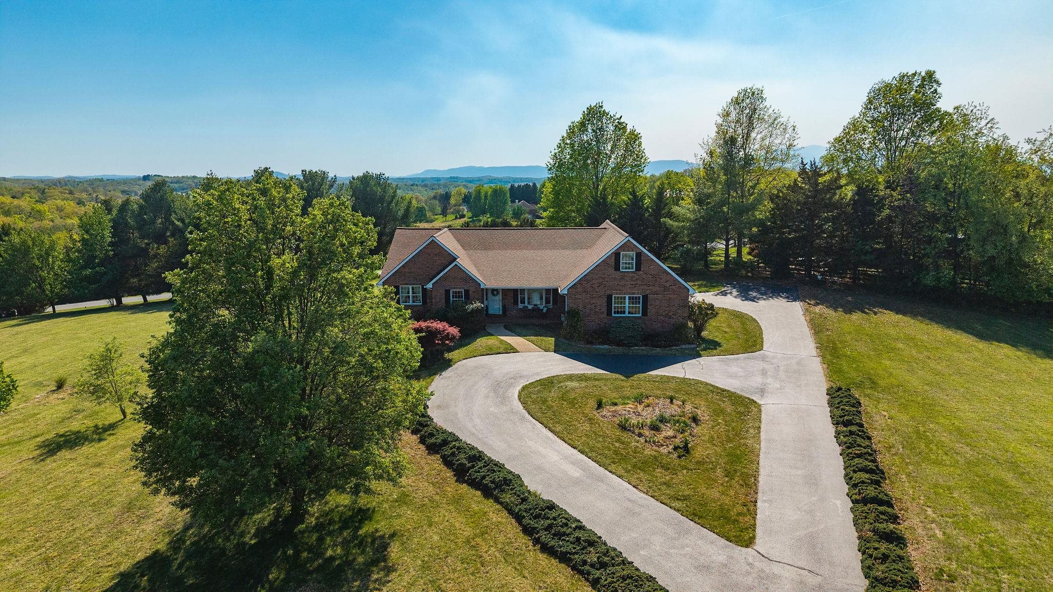 92 FIELDHAVEN DR, STAUNTON, Virginia 24401, 3 Bedrooms Bedrooms, ,3 BathroomsBathrooms,Residential,92 FIELDHAVEN DR,675972 MLS # 675972