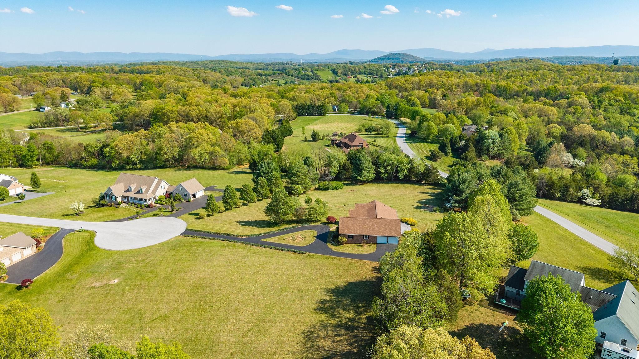 92 FIELDHAVEN DR, STAUNTON, Virginia 24401, 3 Bedrooms Bedrooms, ,3 BathroomsBathrooms,Residential,92 FIELDHAVEN DR,675972 MLS # 675972