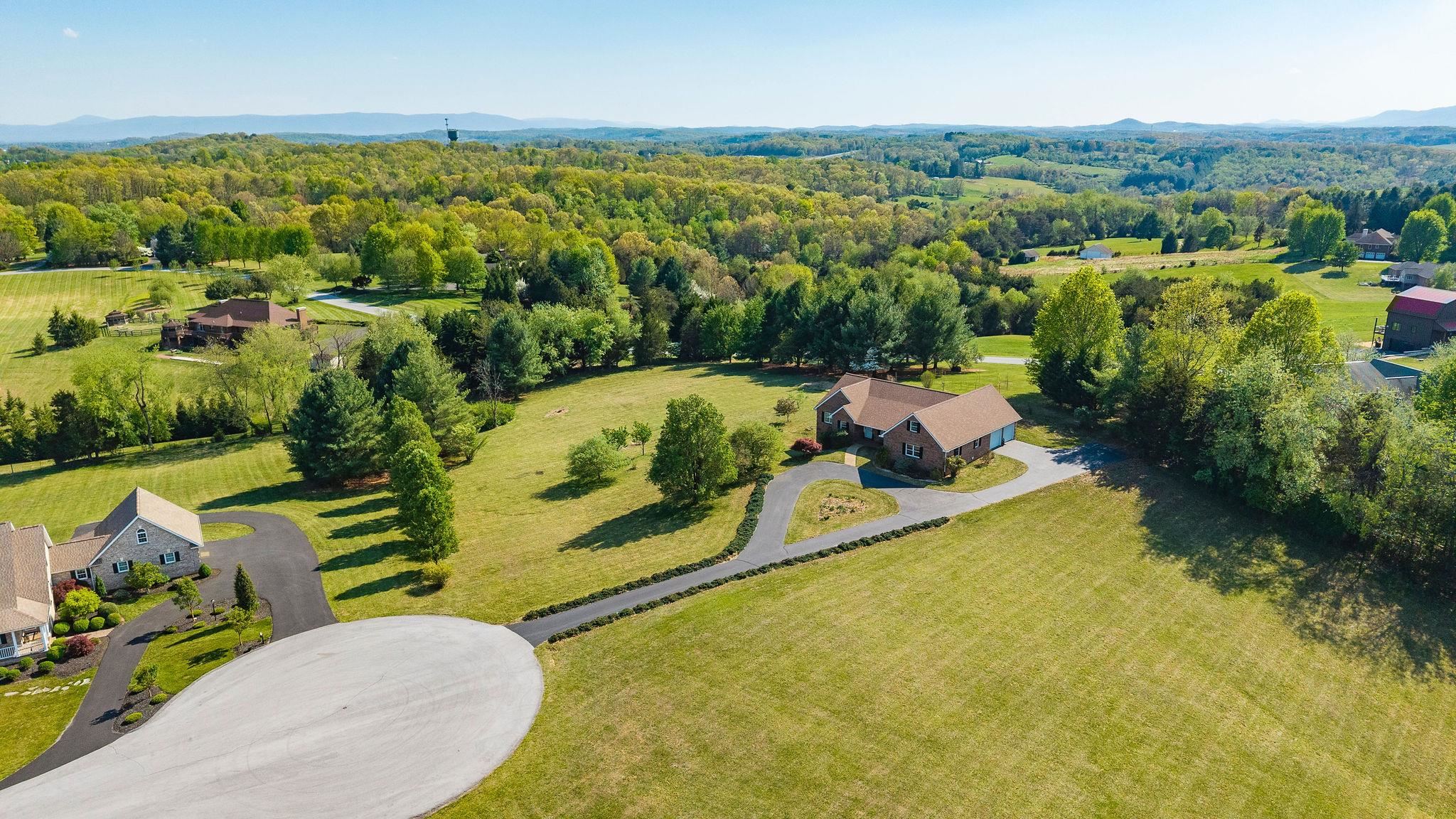 92 FIELDHAVEN DR, STAUNTON, Virginia 24401, 3 Bedrooms Bedrooms, ,3 BathroomsBathrooms,Residential,92 FIELDHAVEN DR,675972 MLS # 675972