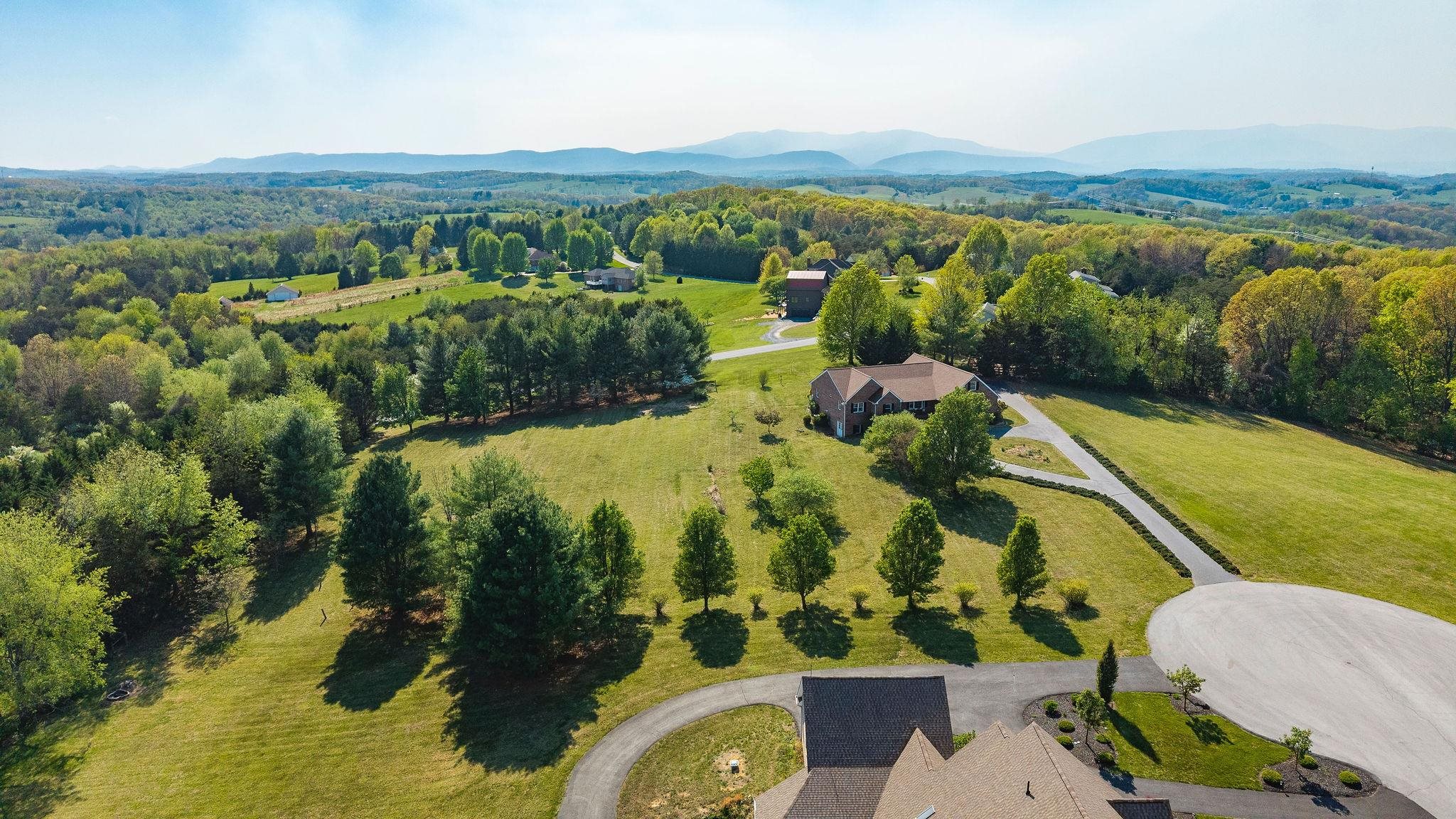 92 FIELDHAVEN DR, STAUNTON, Virginia 24401, 3 Bedrooms Bedrooms, ,3 BathroomsBathrooms,Residential,92 FIELDHAVEN DR,675972 MLS # 675972