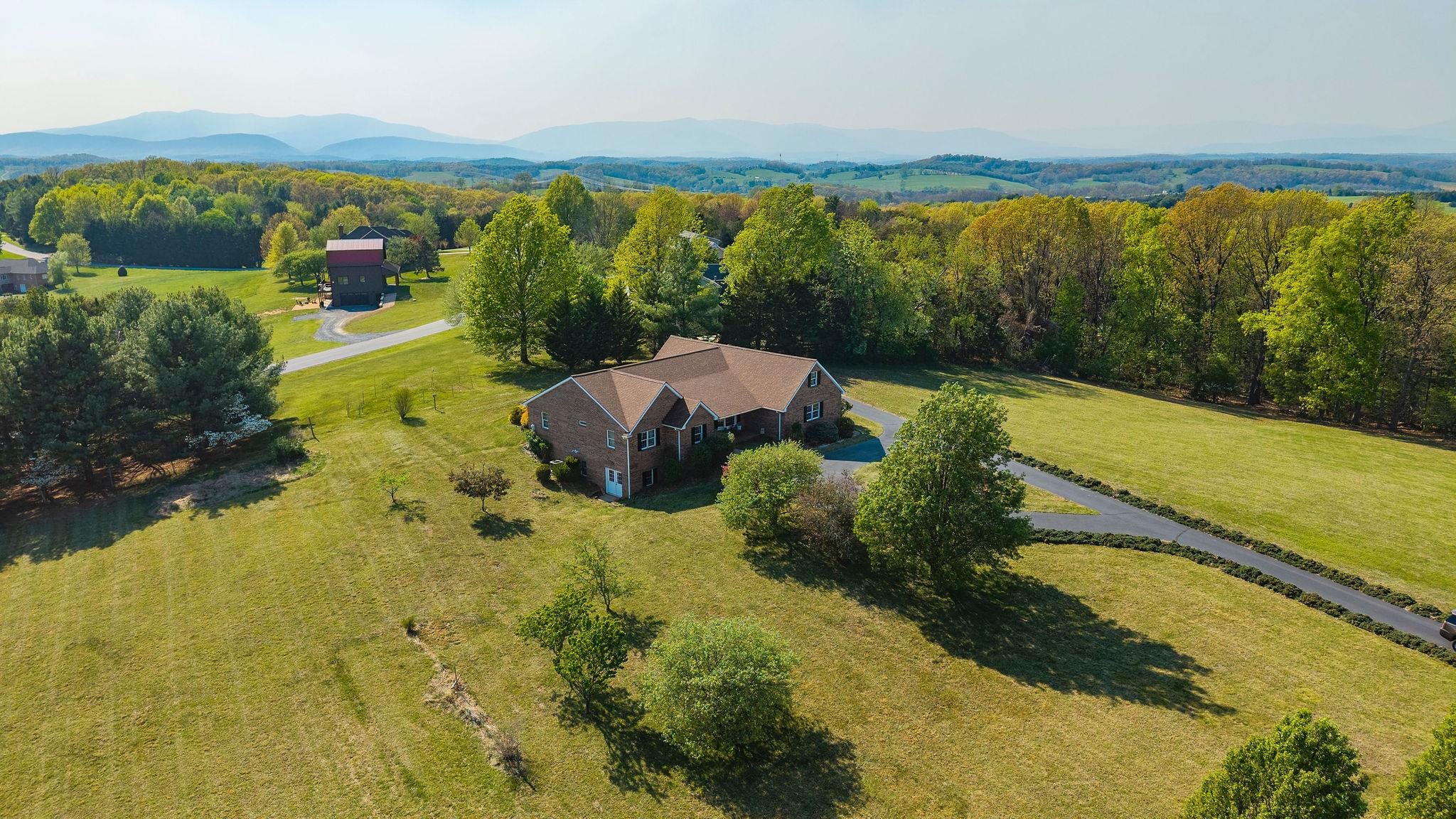 92 FIELDHAVEN DR, STAUNTON, Virginia 24401, 3 Bedrooms Bedrooms, ,3 BathroomsBathrooms,Residential,92 FIELDHAVEN DR,675972 MLS # 675972