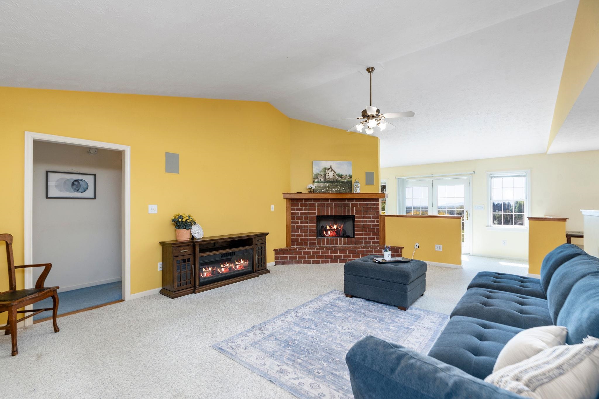 92 FIELDHAVEN DR, STAUNTON, Virginia 24401, 3 Bedrooms Bedrooms, ,3 BathroomsBathrooms,Residential,92 FIELDHAVEN DR,675972 MLS # 675972