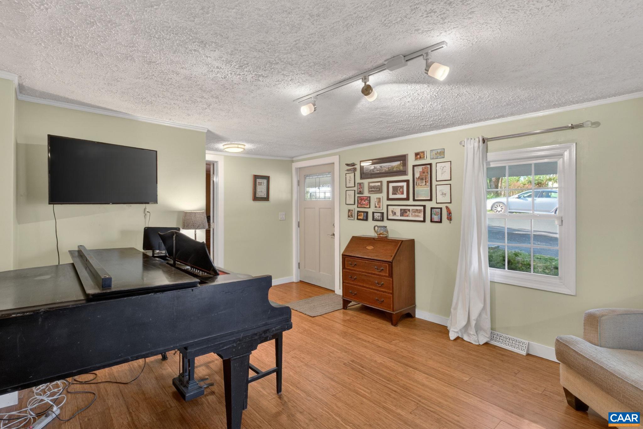 605 BOLLING AVE, CHARLOTTESVILLE, Virginia 22902, 2 Bedrooms Bedrooms, ,1 BathroomBathrooms,Residential,605 BOLLING AVE,675978 MLS # 675978