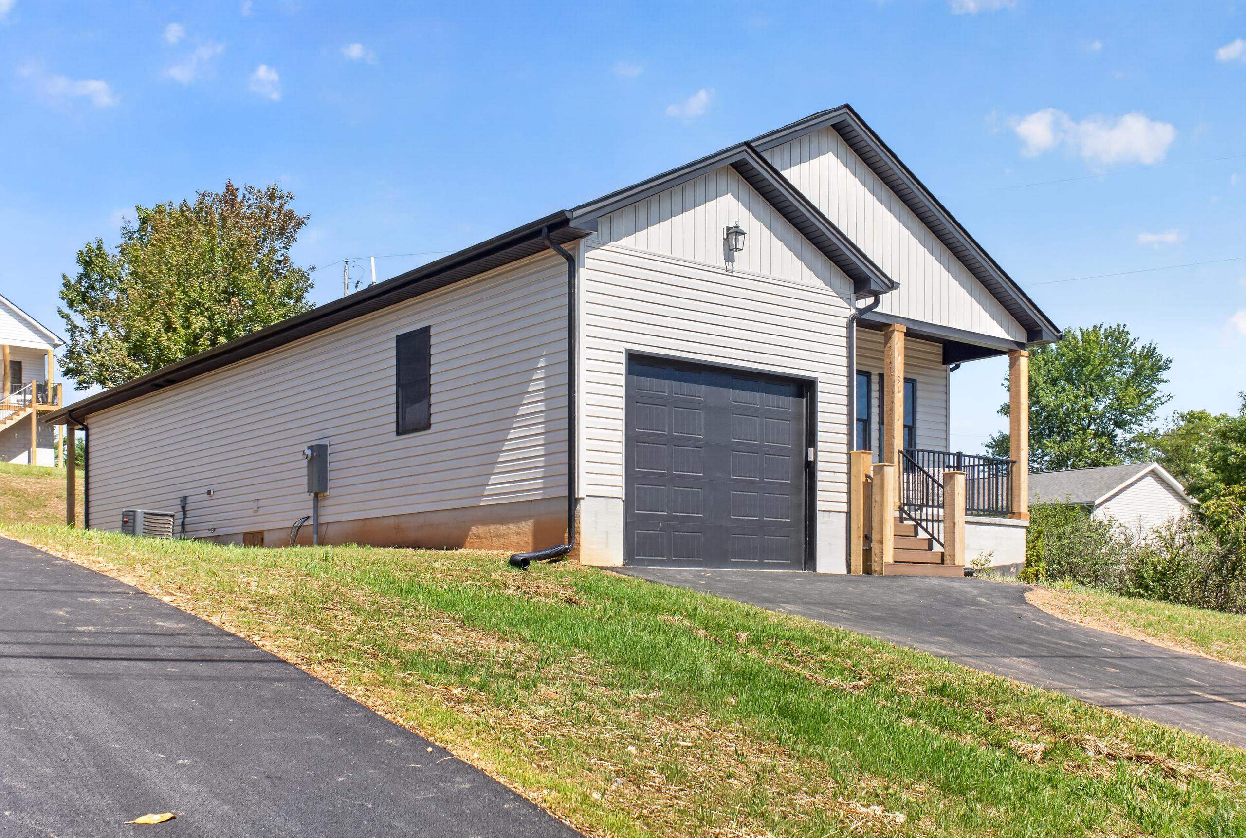 91 BEVERLEY ST, VERONA, Virginia 24482, 3 Bedrooms Bedrooms, ,2 BathroomsBathrooms,Residential,91 BEVERLEY ST,675980 MLS # 675980 91 BEVERLEY ST, VERONA, Virginia 24482, 3 Bedrooms Bedrooms, ,2 BathroomsBathrooms,Residential,91 BEVERLEY ST,675980 MLS # 675980