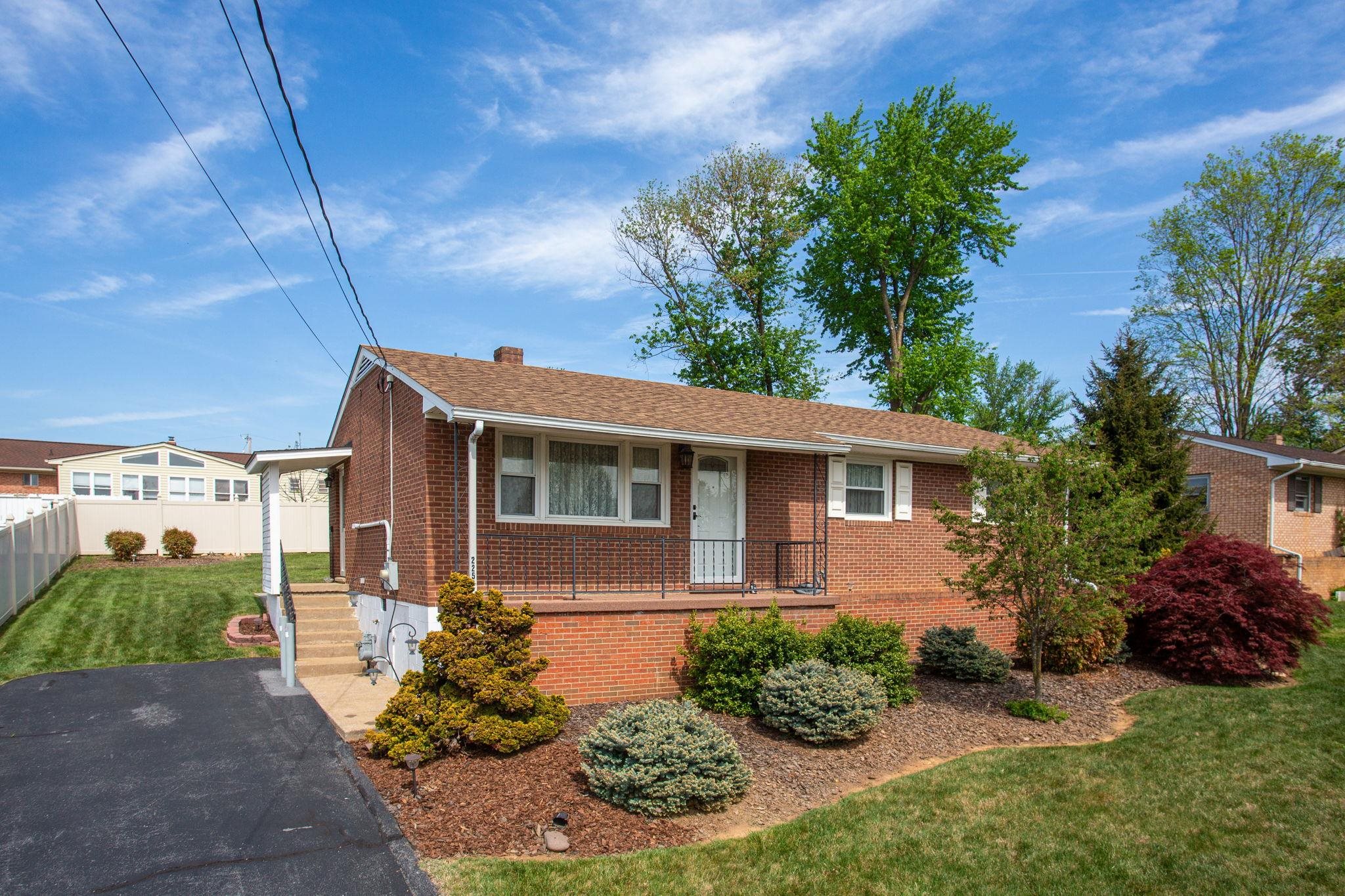 225 HARTMAN DR, HARRISONBURG, Virginia 22802, 3 Bedrooms Bedrooms, ,1 BathroomBathrooms,Residential,225 HARTMAN DR,675982 MLS # 675982