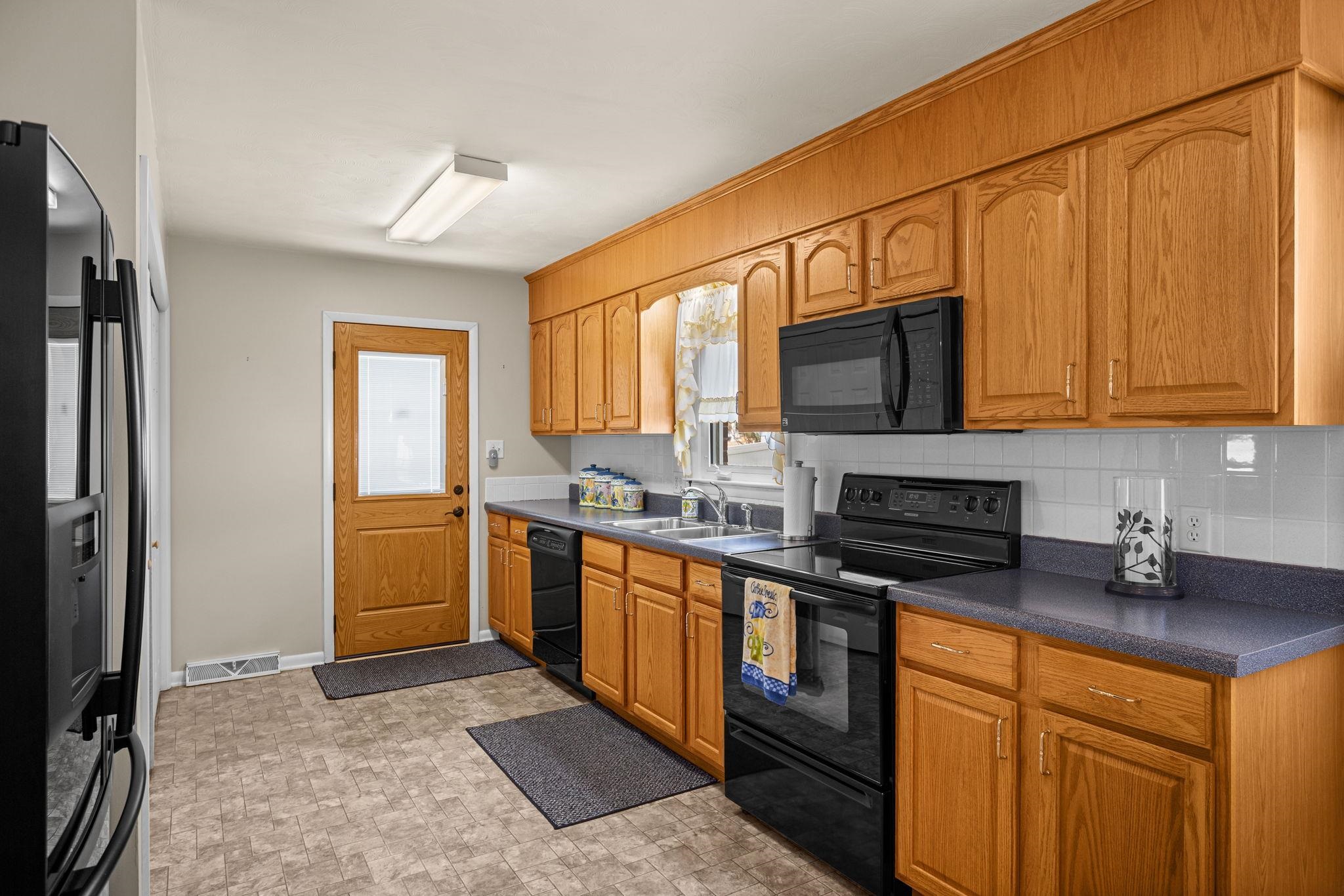 225 HARTMAN DR, HARRISONBURG, Virginia 22802, 3 Bedrooms Bedrooms, ,1 BathroomBathrooms,Residential,225 HARTMAN DR,675982 MLS # 675982