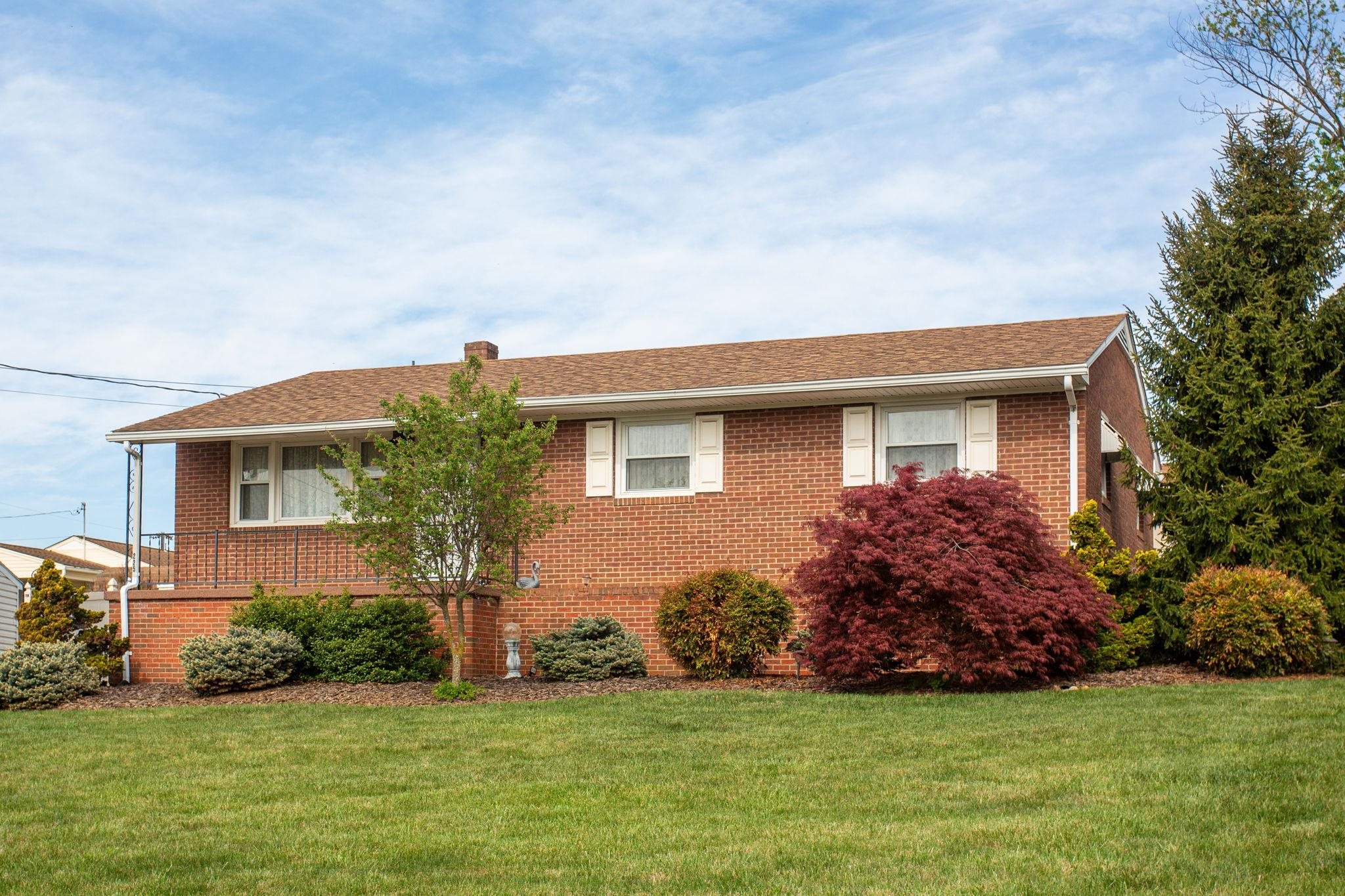 225 HARTMAN DR, HARRISONBURG, Virginia 22802, 3 Bedrooms Bedrooms, ,1 BathroomBathrooms,Residential,225 HARTMAN DR,675982 MLS # 675982