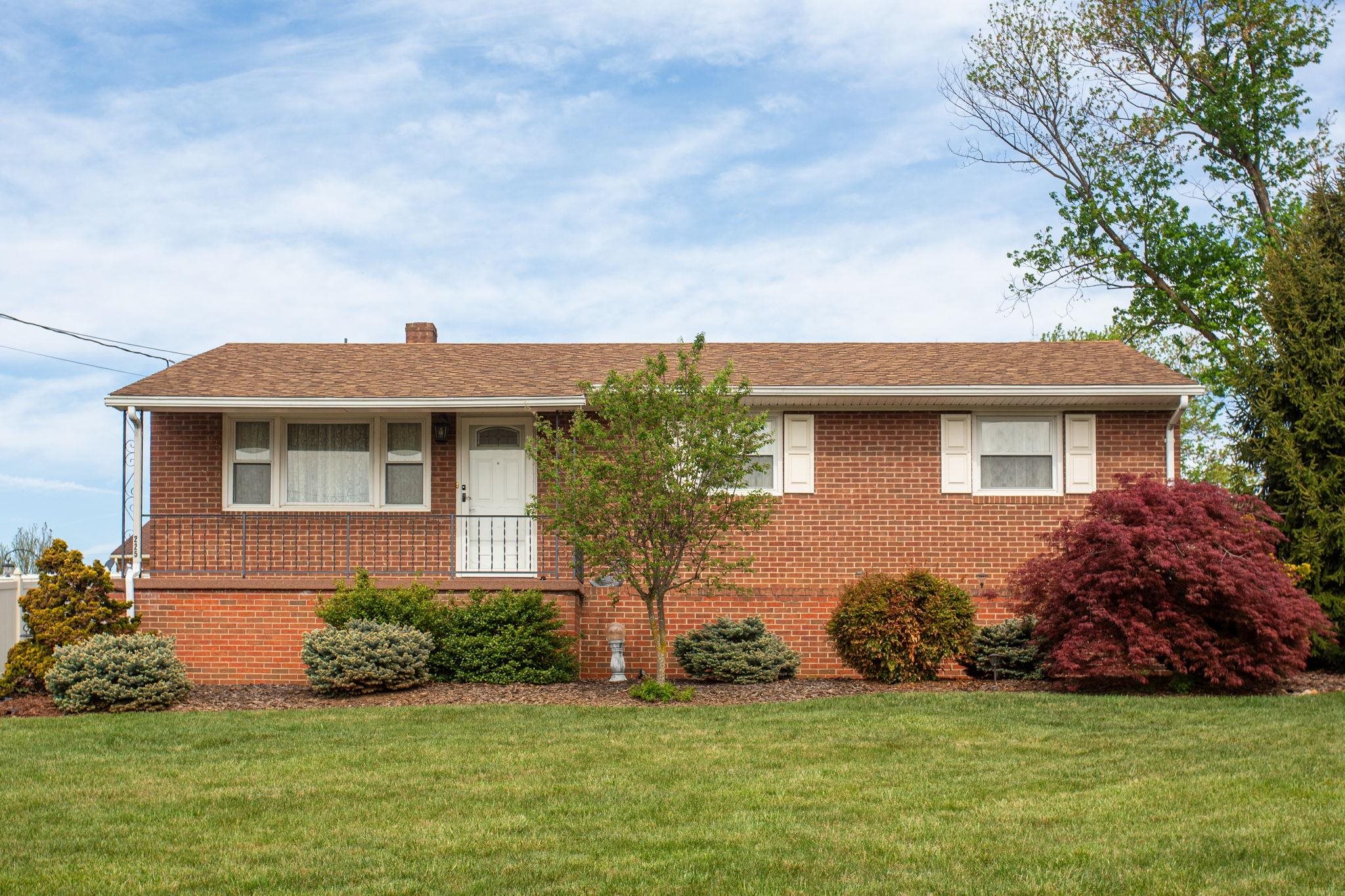 225 HARTMAN DR, HARRISONBURG, Virginia 22802, 3 Bedrooms Bedrooms, ,1 BathroomBathrooms,Residential,225 HARTMAN DR,675982 MLS # 675982