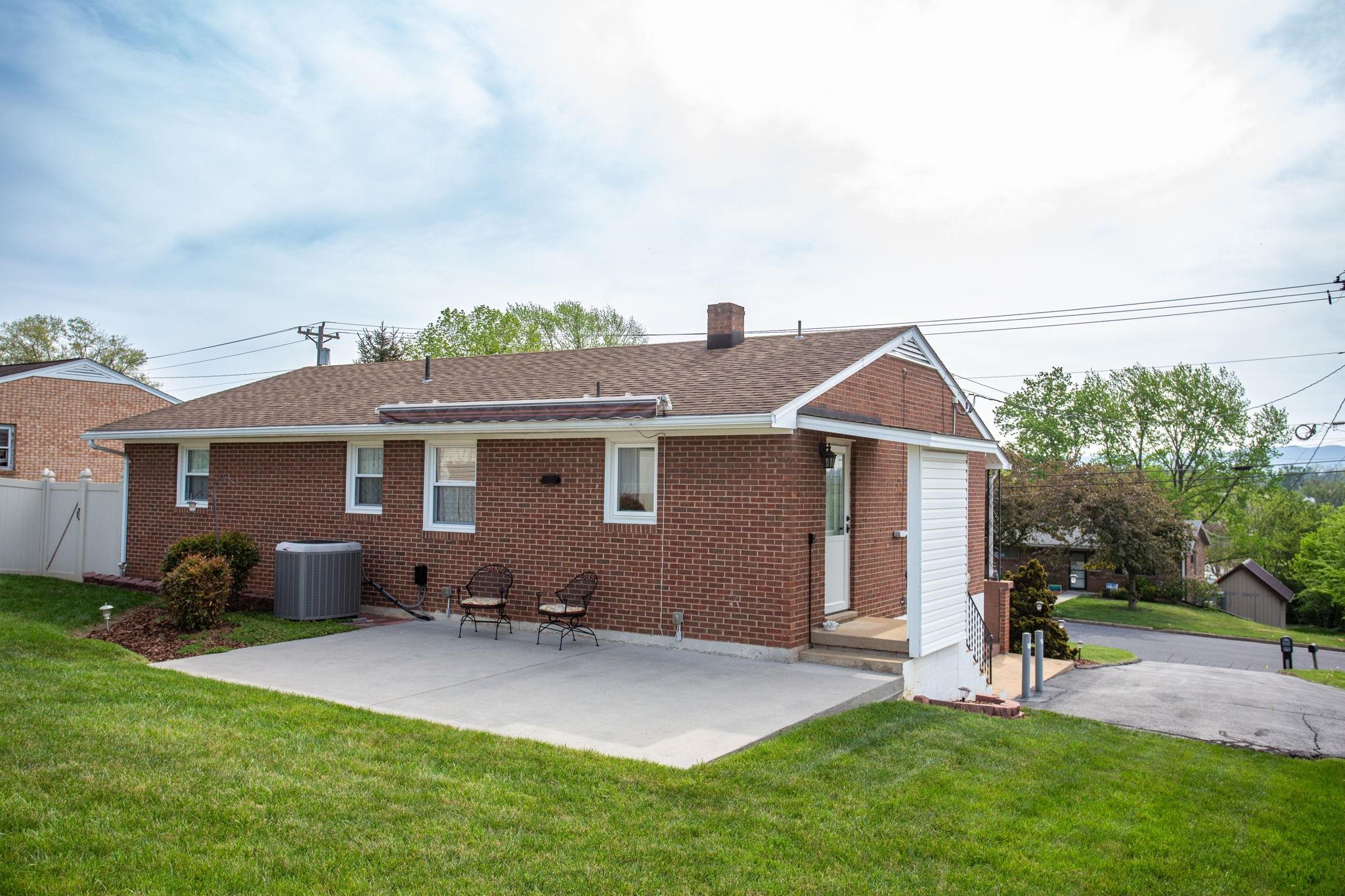 225 HARTMAN DR, HARRISONBURG, Virginia 22802, 3 Bedrooms Bedrooms, ,1 BathroomBathrooms,Residential,225 HARTMAN DR,675982 MLS # 675982