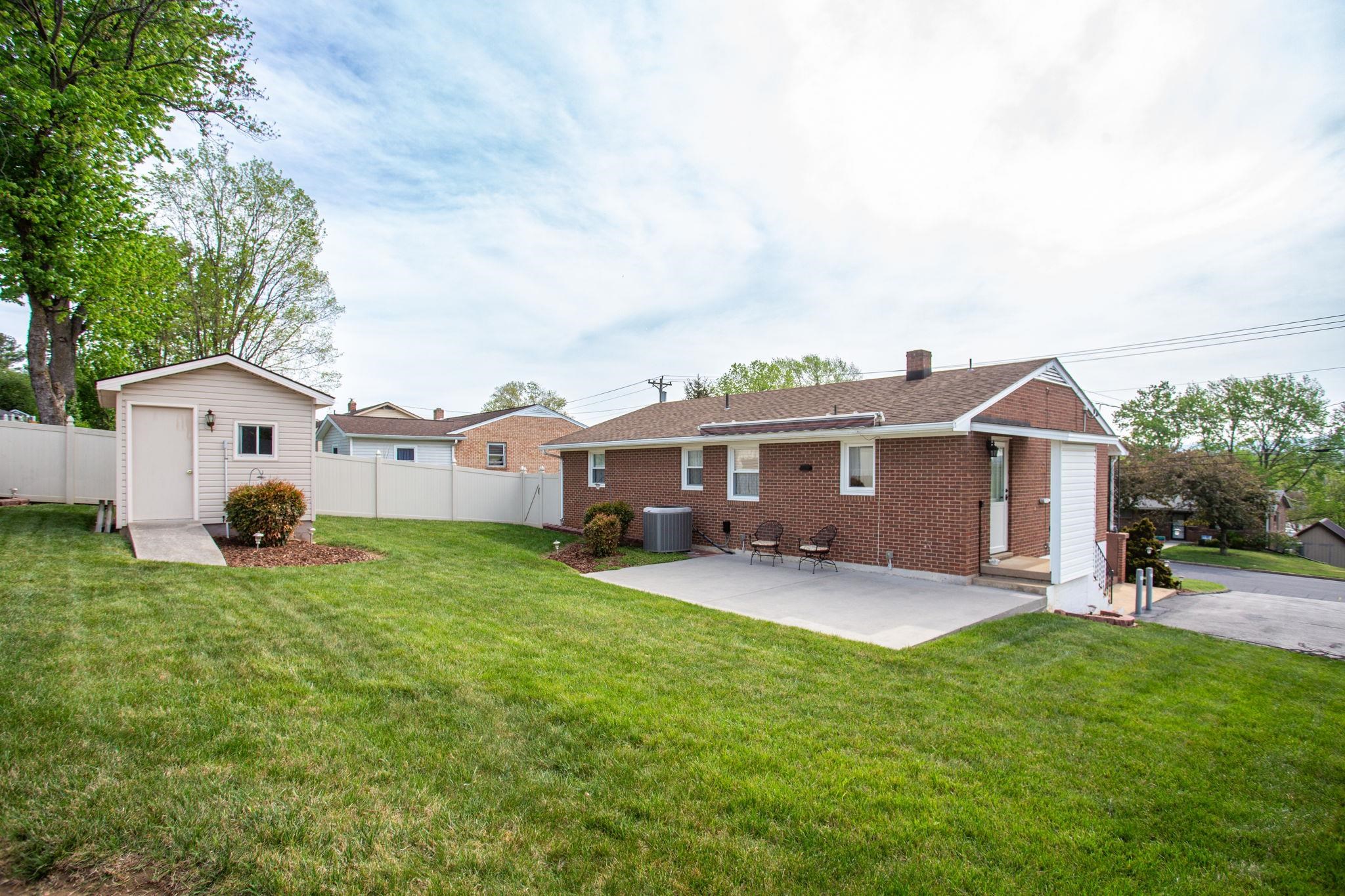 225 HARTMAN DR, HARRISONBURG, Virginia 22802, 3 Bedrooms Bedrooms, ,1 BathroomBathrooms,Residential,225 HARTMAN DR,675982 MLS # 675982