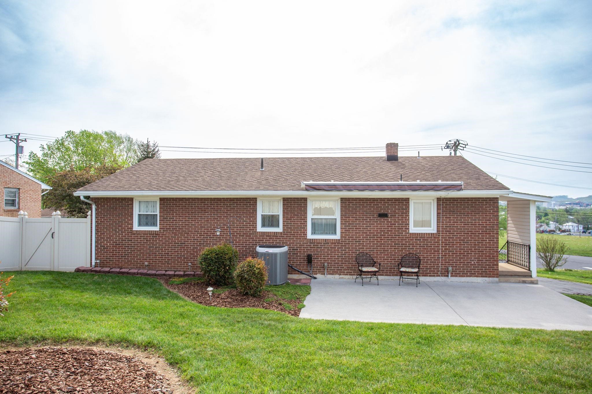 225 HARTMAN DR, HARRISONBURG, Virginia 22802, 3 Bedrooms Bedrooms, ,1 BathroomBathrooms,Residential,225 HARTMAN DR,675982 MLS # 675982