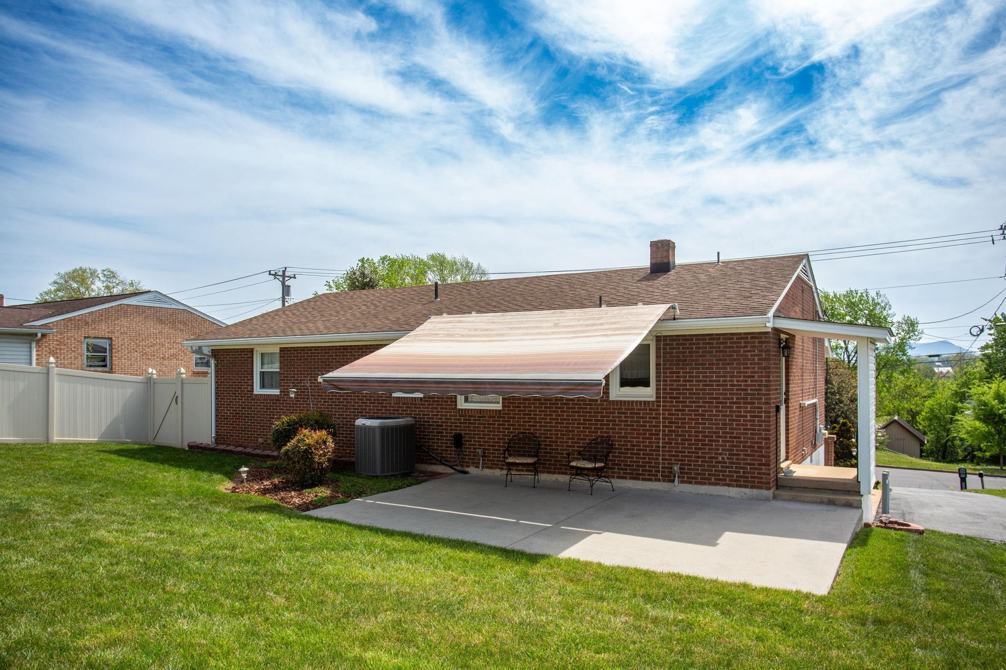 225 HARTMAN DR, HARRISONBURG, Virginia 22802, 3 Bedrooms Bedrooms, ,1 BathroomBathrooms,Residential,225 HARTMAN DR,675982 MLS # 675982