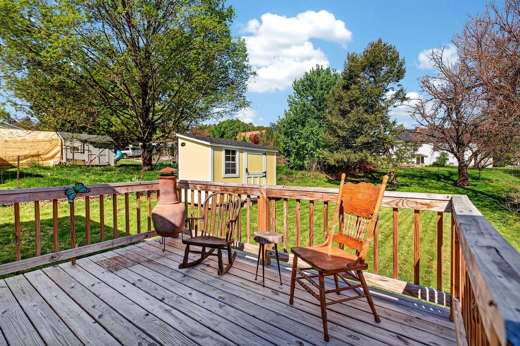 21 BEVERLEY ST, VERONA, Virginia 24482, 3 Bedrooms Bedrooms, ,1 BathroomBathrooms,Residential,21 BEVERLEY ST,675983 MLS # 675983