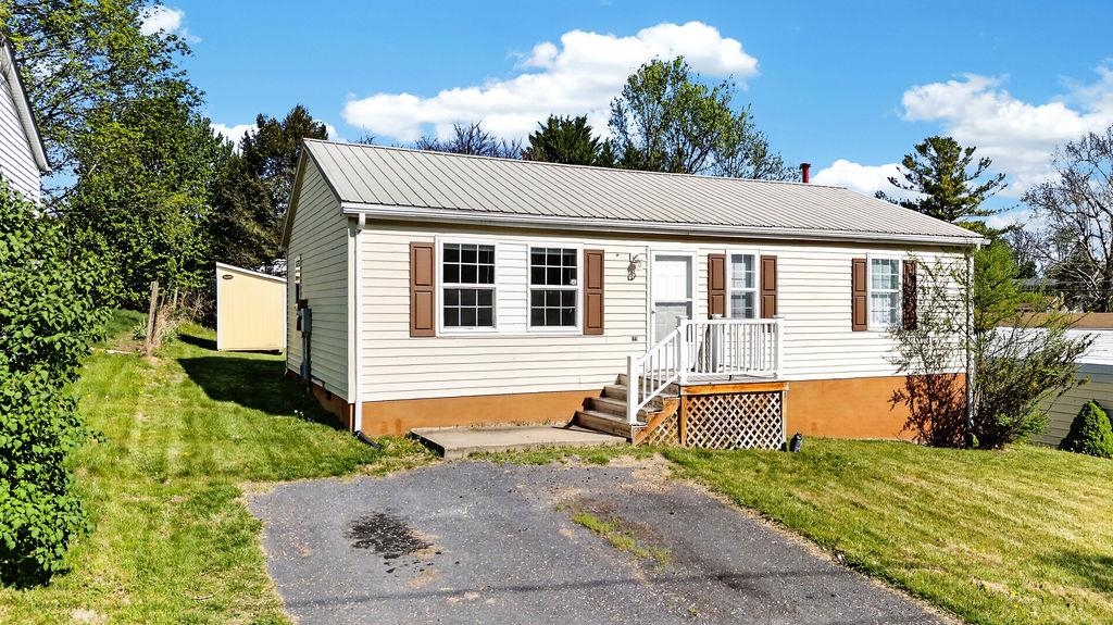 21 BEVERLEY ST, VERONA, Virginia 24482, 3 Bedrooms Bedrooms, ,1 BathroomBathrooms,Residential,21 BEVERLEY ST,675983 MLS # 675983