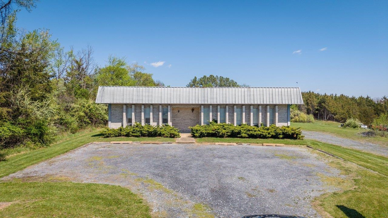 52 MID VALLEY LN, VERONA, Virginia 24482, ,Commercial,52 MID VALLEY LN,675989 MLS # 675989