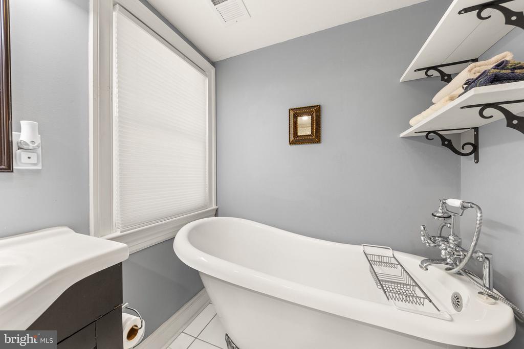 205 N MAIN ST, MADISON, Virginia 22727, 4 Bedrooms Bedrooms, ,3 BathroomsBathrooms,Residential,205 N MAIN ST,VAMA2002642 MLS # VAMA2002642