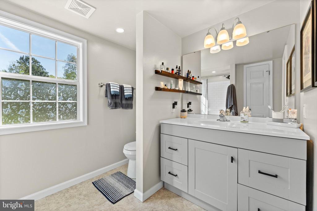 18634 LOUISA RD, LOUISA, Virginia 23093, 3 Bedrooms Bedrooms, ,2 BathroomsBathrooms,Residential,One Level Living - Like NEW cottage on 2.43 acres,18634 LOUISA RD,VALA2009686 MLS # VALA2009686