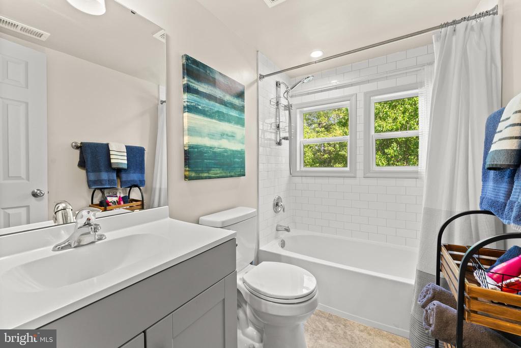 18634 LOUISA RD, LOUISA, Virginia 23093, 3 Bedrooms Bedrooms, ,2 BathroomsBathrooms,Residential,One Level Living - Like NEW cottage on 2.43 acres,18634 LOUISA RD,VALA2009686 MLS # VALA2009686