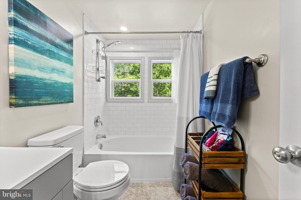 18634 LOUISA RD, LOUISA, Virginia 23093, 3 Bedrooms Bedrooms, ,2 BathroomsBathrooms,Residential,One Level Living - Like NEW cottage on 2.43 acres,18634 LOUISA RD,VALA2009686 MLS # VALA2009686