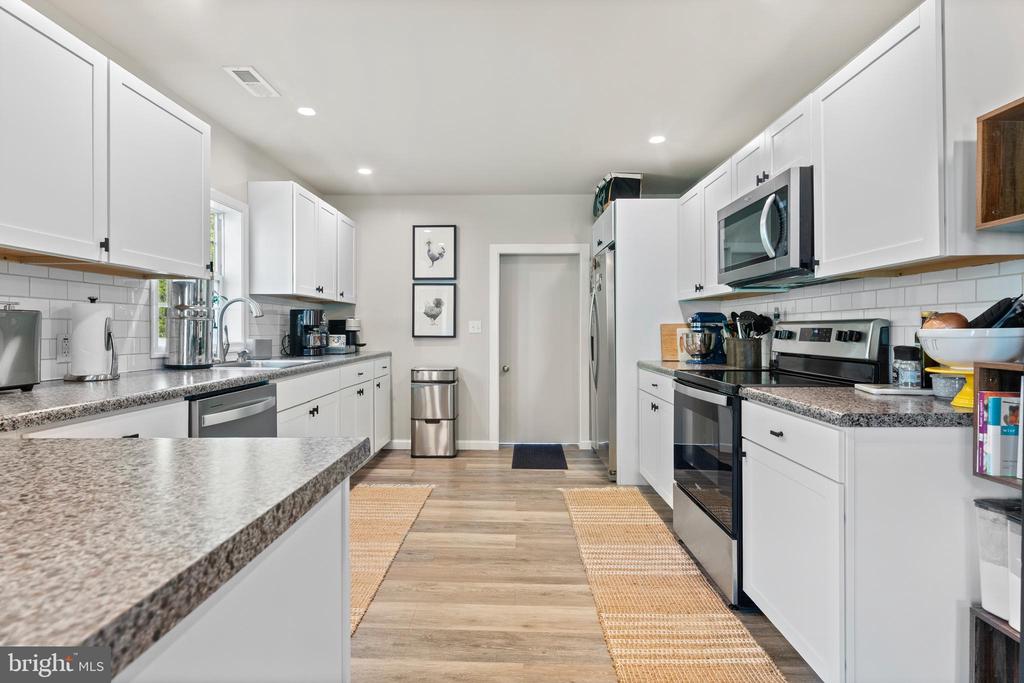 18634 LOUISA RD, LOUISA, Virginia 23093, 3 Bedrooms Bedrooms, ,2 BathroomsBathrooms,Residential,One Level Living - Like NEW cottage on 2.43 acres,18634 LOUISA RD,VALA2009686 MLS # VALA2009686