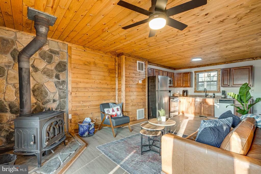 137 PARK VIEW LN, SHENANDOAH, Virginia 22849, 2 Bedrooms Bedrooms, ,1 BathroomBathrooms,Residential,137 PARK VIEW LN,VAPA2006312 MLS # VAPA2006312