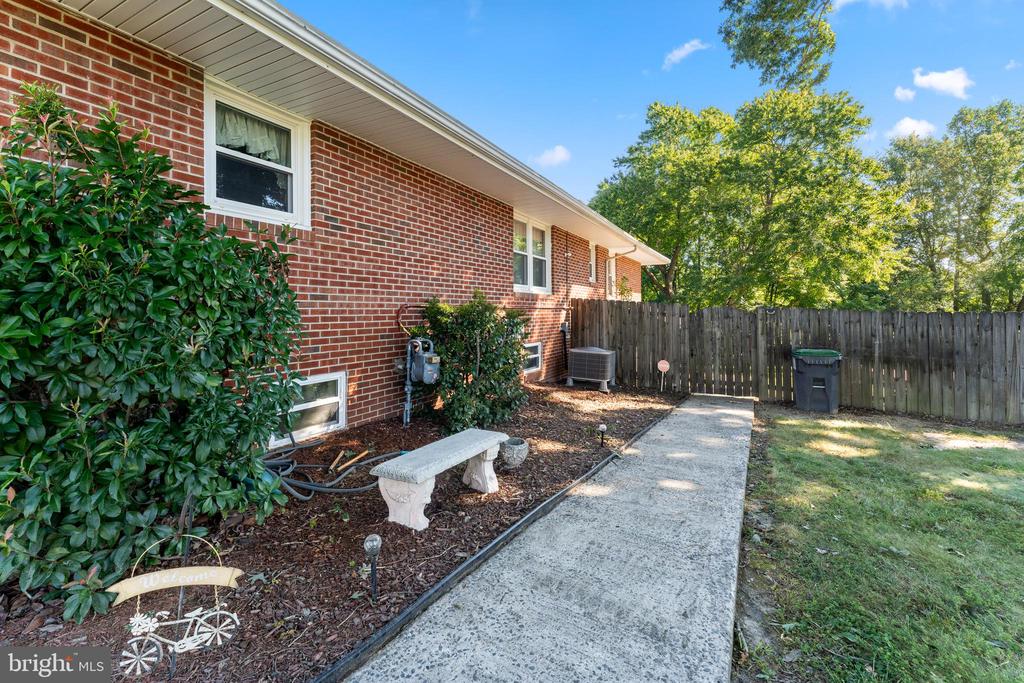 7105 PULLEN DR, FREDERICKSBURG, Virginia 22407, ,Residential,7105 PULLEN DR,VASP2041070 MLS # VASP2041070