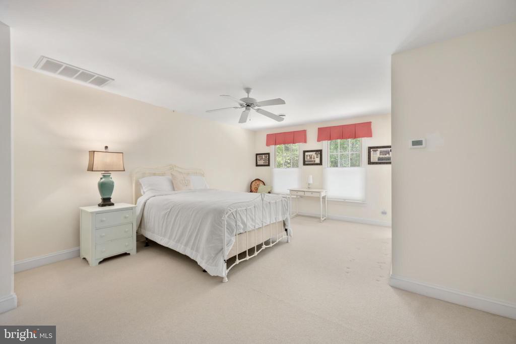 11329 FAWN LAKE PKWY, SPOTSYLVANIA, Virginia 22551, 3 Bedrooms Bedrooms, ,5 BathroomsBathrooms,Residential,11329 FAWN LAKE PKWY,VASP2040470 MLS # VASP2040470