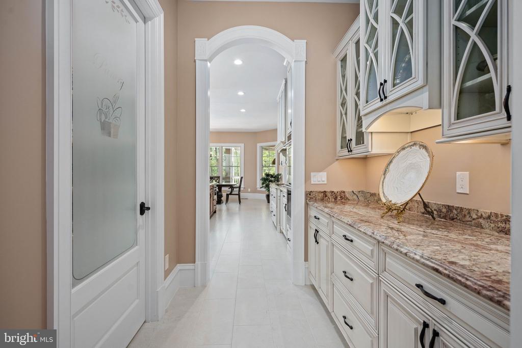 11515 FAWN LAKE PKWY, SPOTSYLVANIA, Virginia 22551, 5 Bedrooms Bedrooms, ,4 BathroomsBathrooms,Residential,11515 FAWN LAKE PKWY,VASP2041064 MLS # VASP2041064