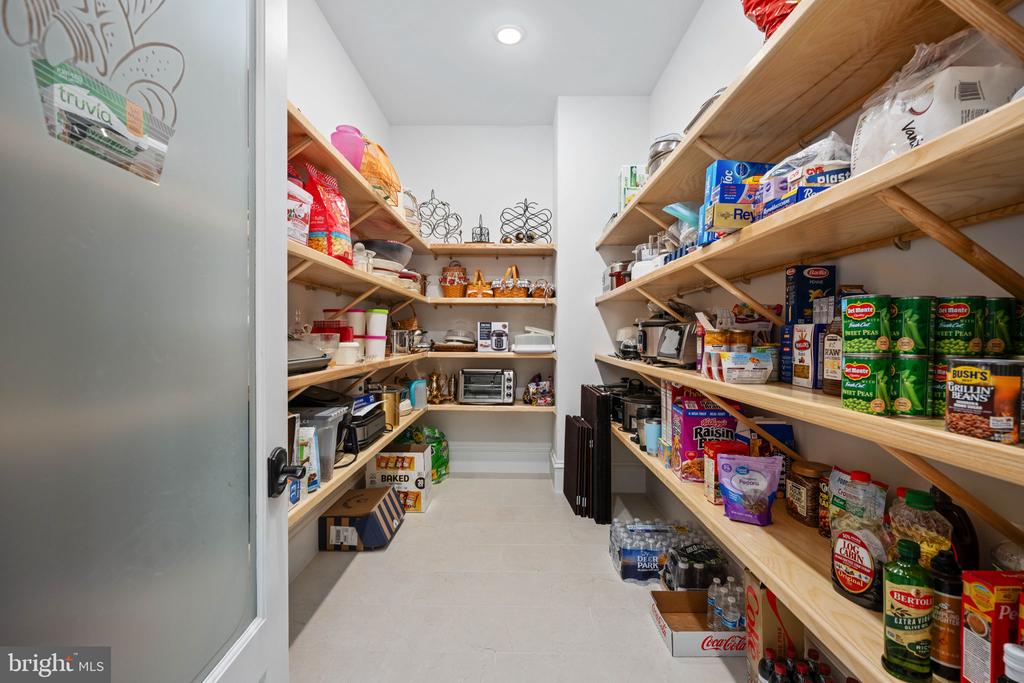 11515 FAWN LAKE PKWY, SPOTSYLVANIA, Virginia 22551, 5 Bedrooms Bedrooms, ,4 BathroomsBathrooms,Residential,11515 FAWN LAKE PKWY,VASP2041064 MLS # VASP2041064