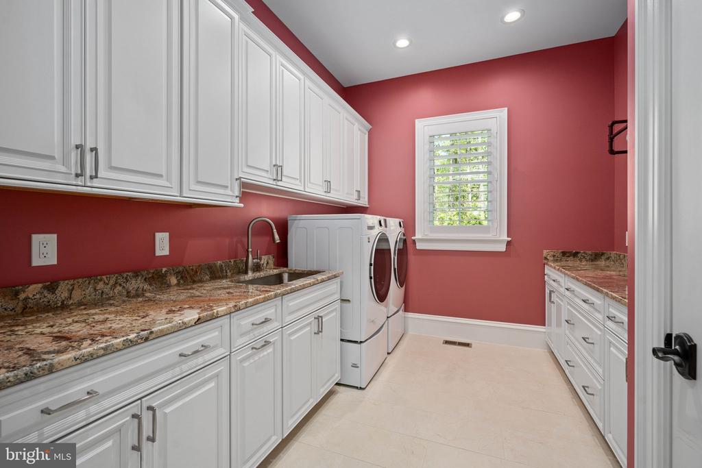 11515 FAWN LAKE PKWY, SPOTSYLVANIA, Virginia 22551, 5 Bedrooms Bedrooms, ,4 BathroomsBathrooms,Residential,11515 FAWN LAKE PKWY,VASP2041064 MLS # VASP2041064