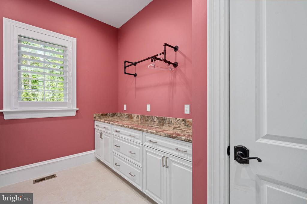 11515 FAWN LAKE PKWY, SPOTSYLVANIA, Virginia 22551, 5 Bedrooms Bedrooms, ,4 BathroomsBathrooms,Residential,11515 FAWN LAKE PKWY,VASP2041064 MLS # VASP2041064