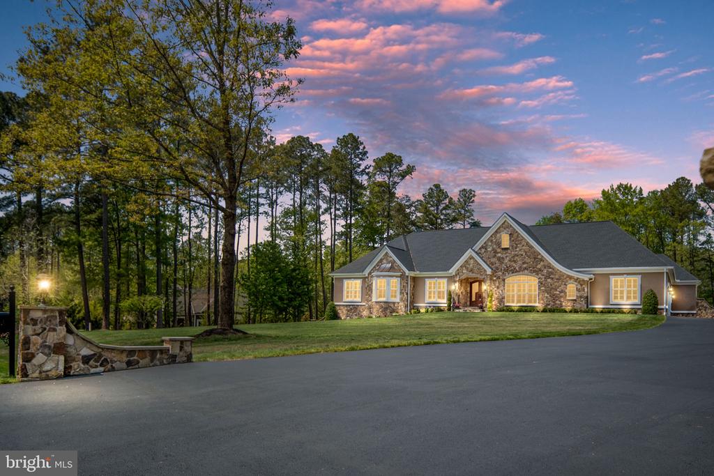 11515 FAWN LAKE PKWY, SPOTSYLVANIA, Virginia 22551, 5 Bedrooms Bedrooms, ,4 BathroomsBathrooms,Residential,11515 FAWN LAKE PKWY,VASP2041064 MLS # VASP2041064