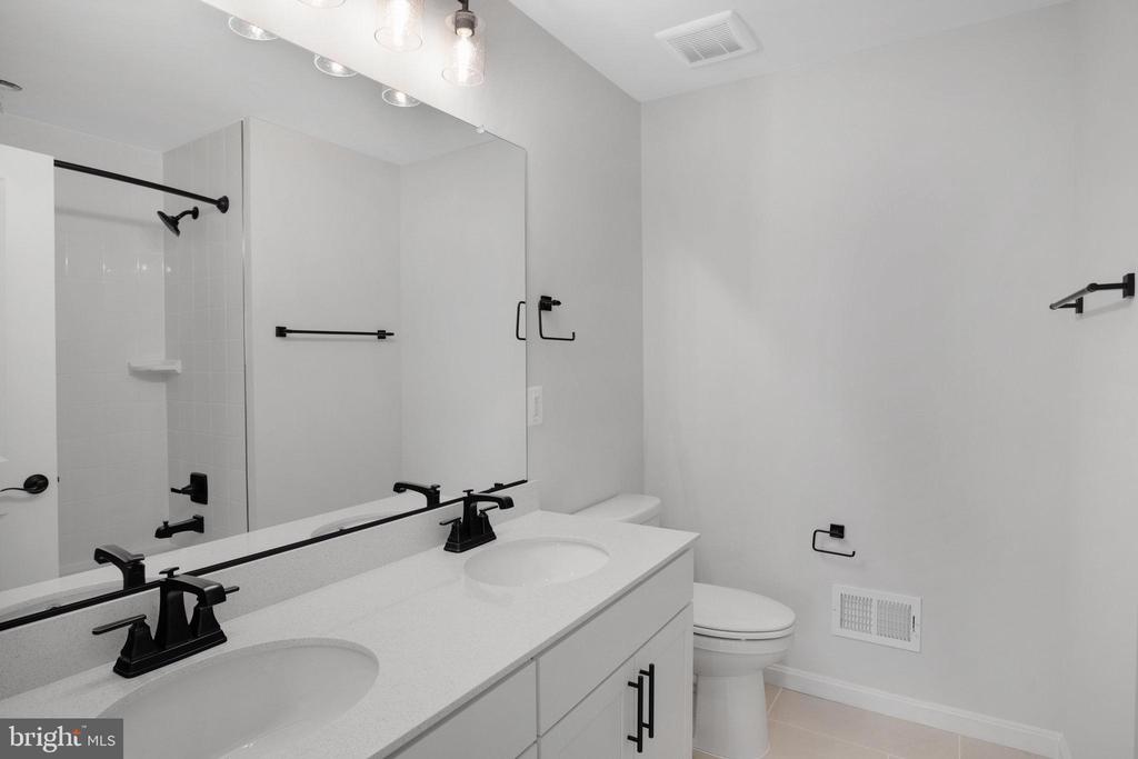 35622 PINE NEEDLE LN, LOCUST GROVE, Virginia 22508, 4 Bedrooms Bedrooms, ,2 BathroomsBathrooms,Residential,35622 PINE NEEDLE LN,VAOR2013888 MLS # VAOR2013888