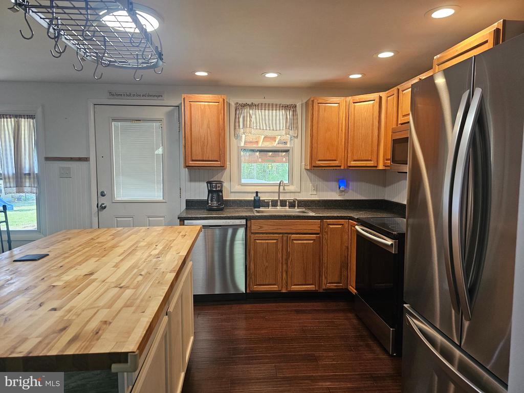 8421 PAMUNKEY RD, SPOTSYLVANIA, Virginia 22551, 3 Bedrooms Bedrooms, ,1 BathroomBathrooms,Residential,8421 PAMUNKEY RD,VASP2041090 MLS # VASP2041090