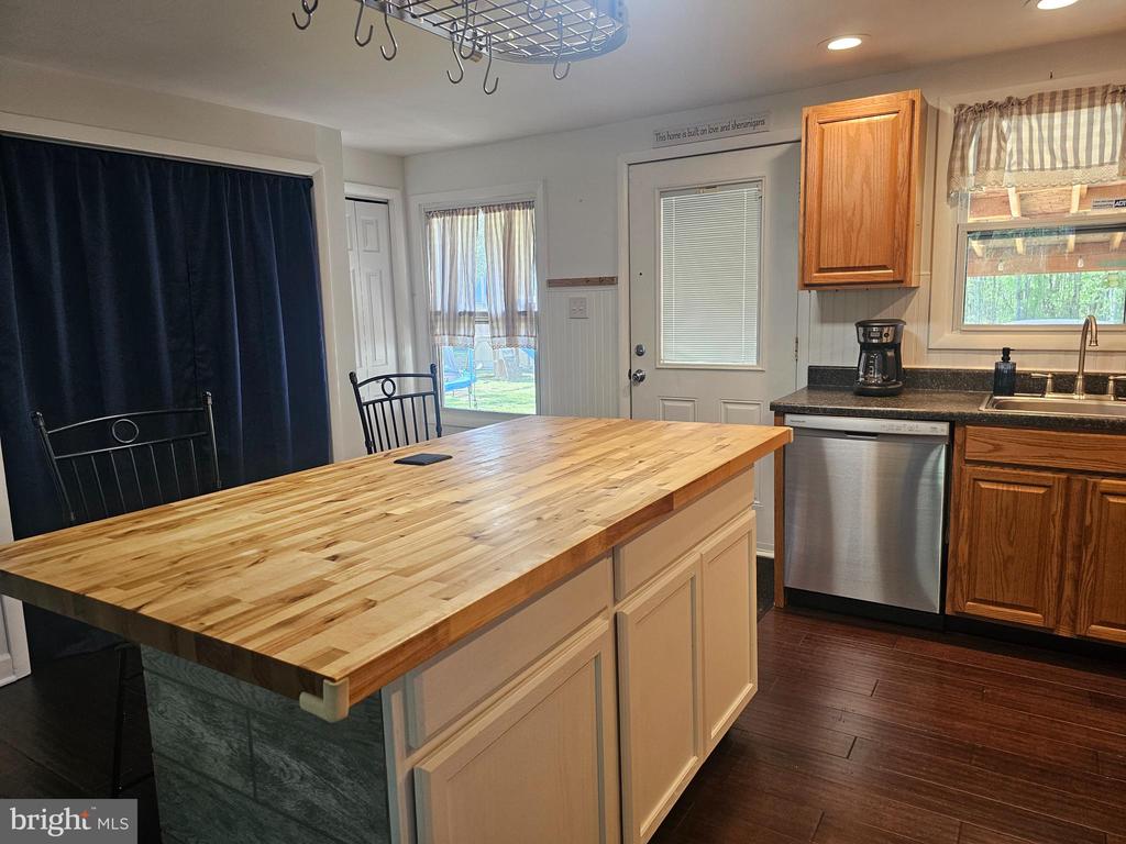 8421 PAMUNKEY RD, SPOTSYLVANIA, Virginia 22551, 3 Bedrooms Bedrooms, ,1 BathroomBathrooms,Residential,8421 PAMUNKEY RD,VASP2041090 MLS # VASP2041090