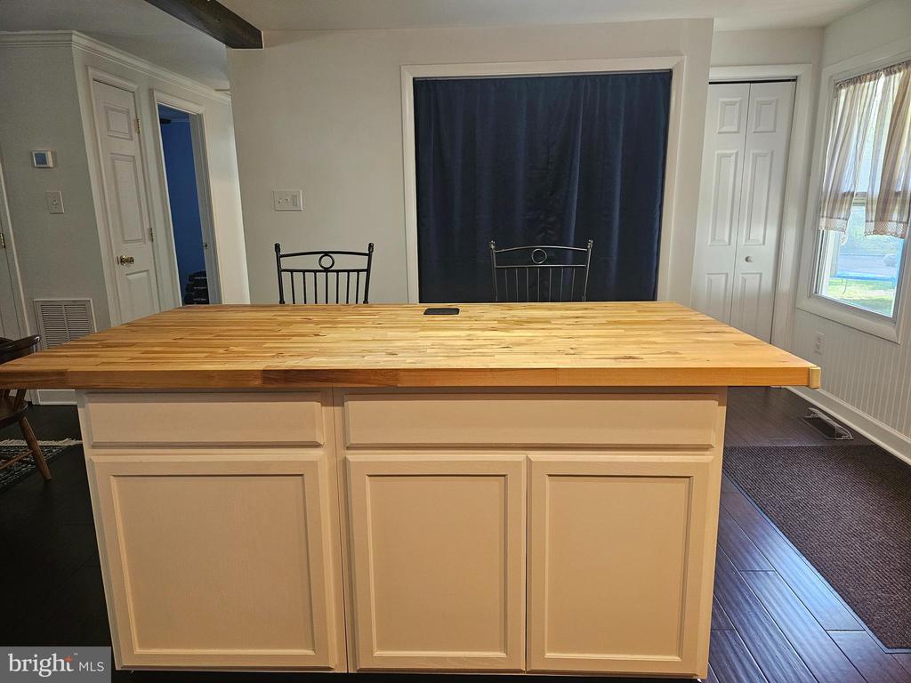 8421 PAMUNKEY RD, SPOTSYLVANIA, Virginia 22551, 3 Bedrooms Bedrooms, ,1 BathroomBathrooms,Residential,8421 PAMUNKEY RD,VASP2041090 MLS # VASP2041090